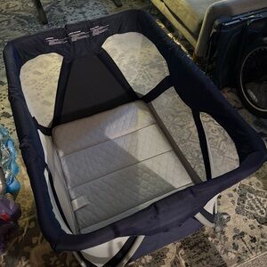 Nuna Pack and Play Travel Crib w/ Mattress & Carry Bag – Navy – Clean